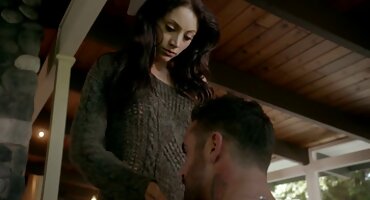 hitomi sex Brunette liếm lồn gái xinh d khiêu dâm Giuliagold cho một người lạ trong phòng.